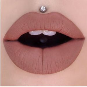 Jeffree Star Velour Lipstick in  “Celebrity Skin”
